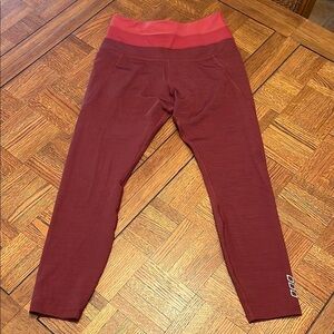 Lorna Jane color black cropped Leggings small
